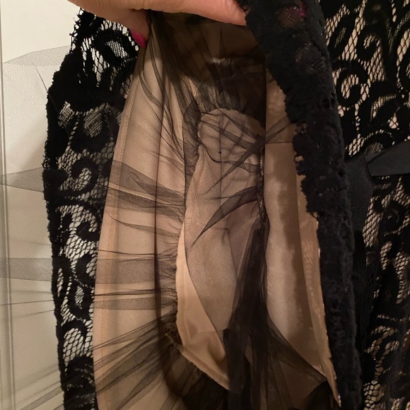 Black lace dress - Picture 10 of 11